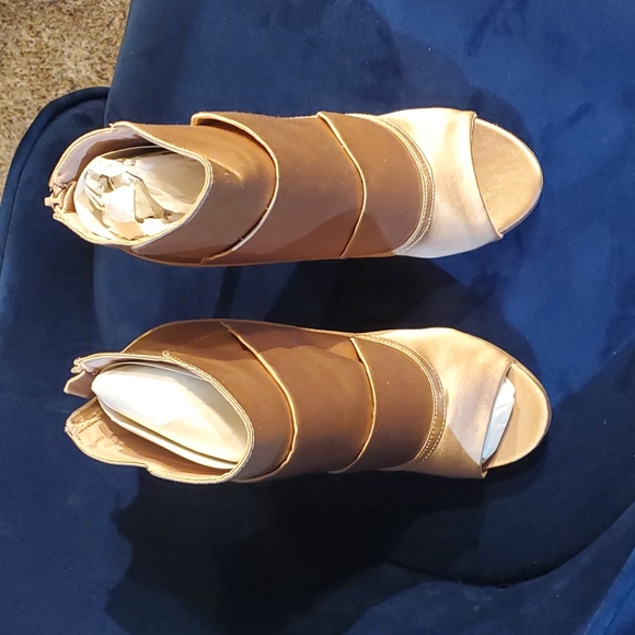 Shoe Dazzle Satin Heels - Picture 4 of 10